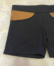 Load image into Gallery viewer, M/L Pocket Shorts