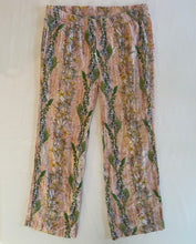 Load image into Gallery viewer, Large vintage floral pants